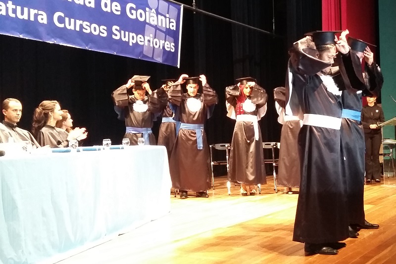 A colação de grau dos cursos de Engenharia Civil e Licenciatura em Dança do IFG - Câmpus Aparecida de Goiânia foi realizada no Teatro IFG - Câmpus Goiânia